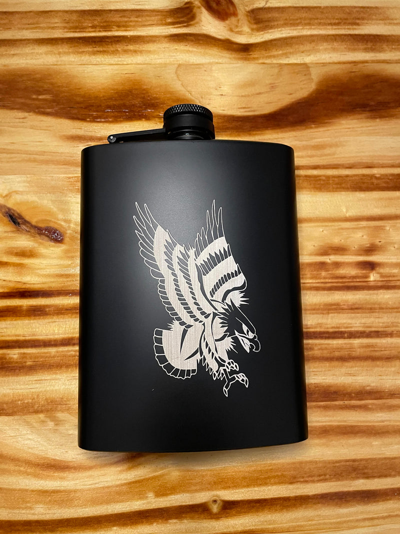 AMERICAN TRADITIONAL EAGLE WITH HANGING FLAG HIP FLASK